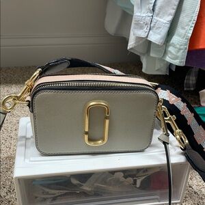 Marc Jacobs Elegant Gray and Pink Crossbody Bag